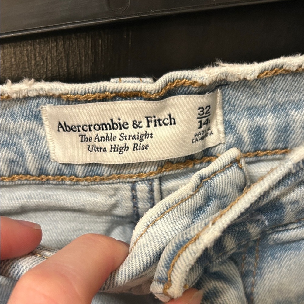 A&F Distressed Light Blue Ankle Straight - Picture 2 of 5
